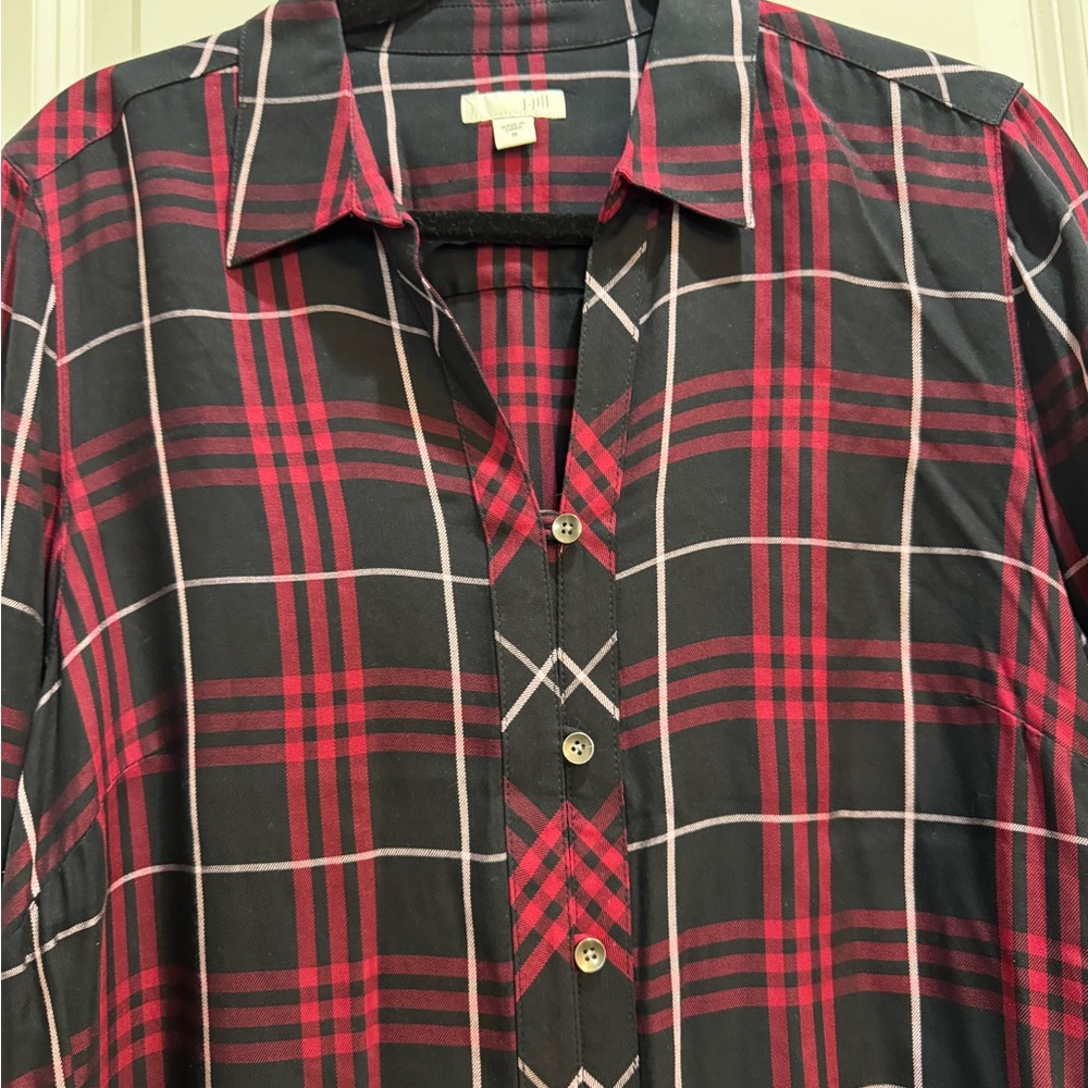J Jill Red/Black Plaid Down Shirt Medium Long Sleeves armpit To Armpit 21” - Picture 4 of 6